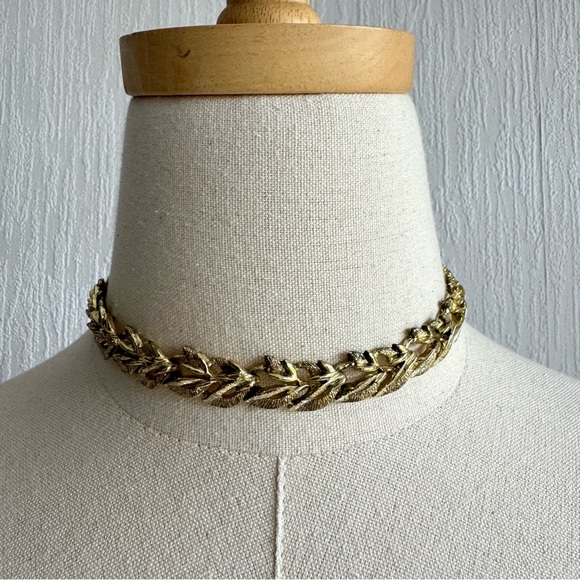 Vintage Goldtone Leaf Linked Necklace - Picture 1 of 6